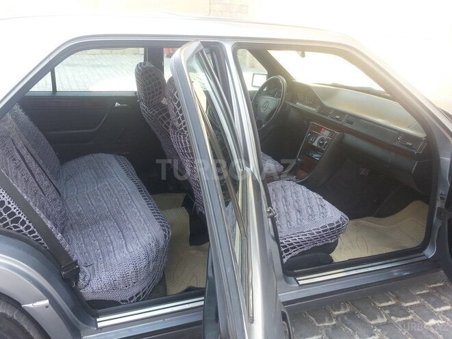 Mercedes E 250 1993, 562,438 km - 2.5 l - Bakı