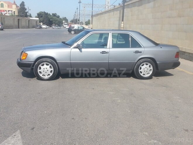 Mercedes E 250 1993, 562,438 km - 2.5 l - Bakı