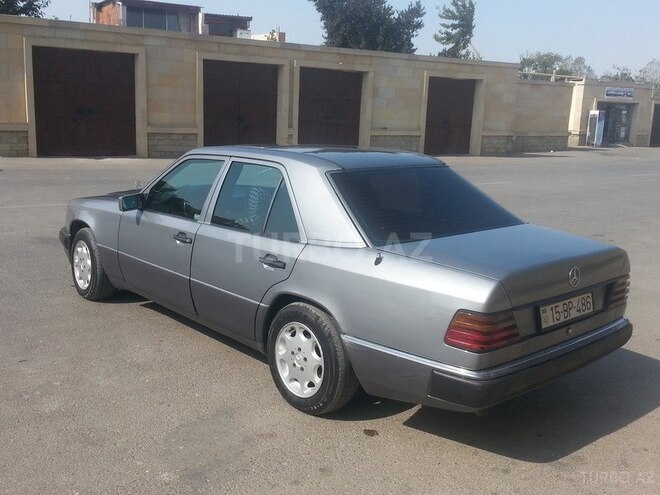 Mercedes E 250 1993, 562,438 km - 2.5 l - Bakı