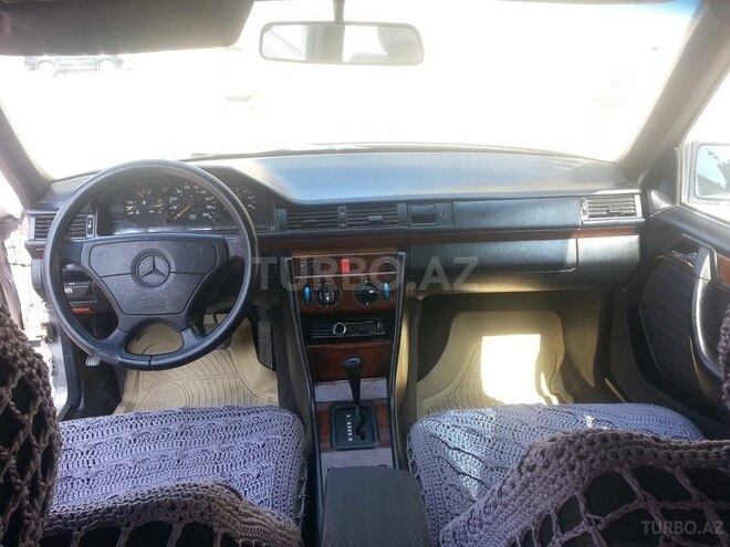 Mercedes E 250 1993, 562,438 km - 2.5 l - Bakı