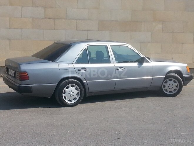 Mercedes E 250 1993, 562,438 km - 2.5 l - Bakı