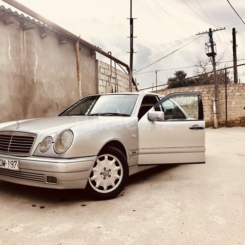 Mercedes E 240 1999, 280,000 km - 2.4 л - Bakı