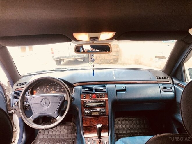 Mercedes E 240 1999, 280,000 km - 2.4 л - Bakı