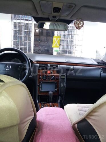 Mercedes E 270 2000, 230,000 km - 2.7 l - Astara