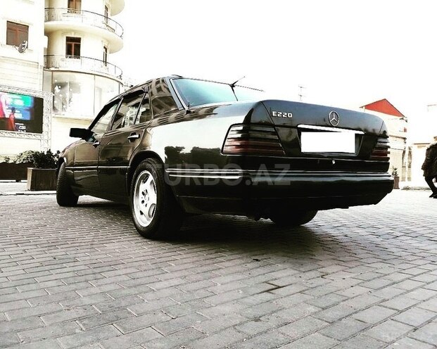 Mercedes E 220 1995, 395,000 km - 2.2 l - Xırdalan
