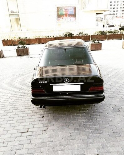 Mercedes E 220 1995, 395,000 km - 2.2 l - Xırdalan