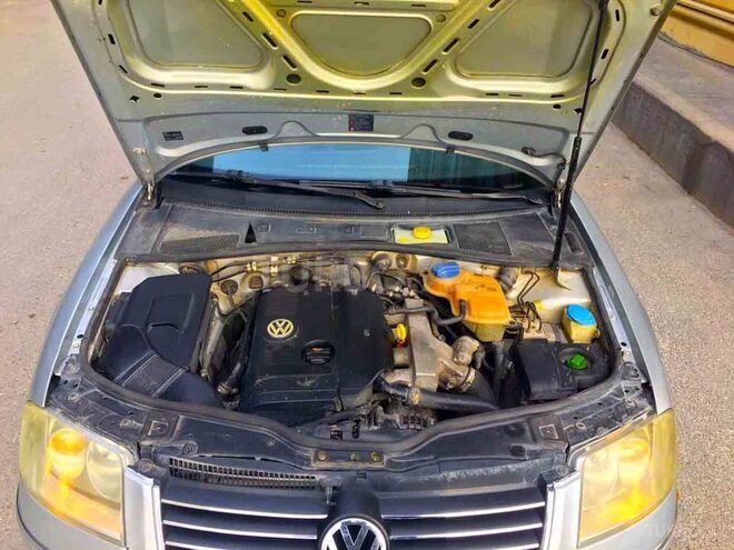 Volkswagen Passat 2004, 280,000 km - 1.8 l - Bakı