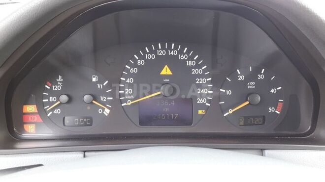 Mercedes E 220 2000, 246,000 km - 2.2 л - Sumqayıt