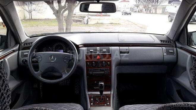 Mercedes E 220 2000, 246,000 km - 2.2 л - Sumqayıt