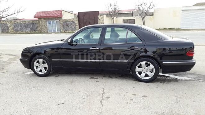 Mercedes E 220 2000, 246,000 km - 2.2 л - Sumqayıt