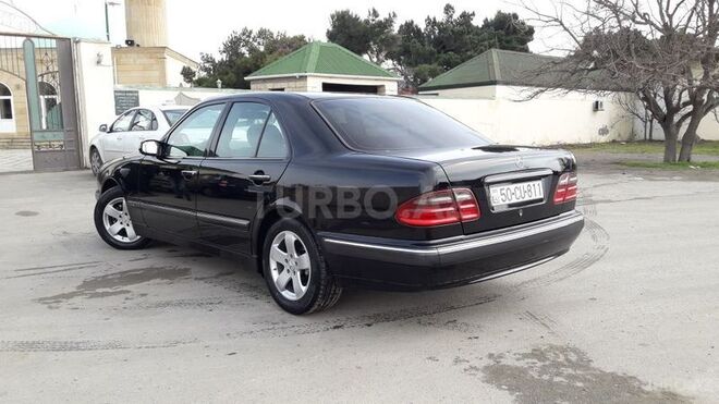 Mercedes E 220 2000, 246,000 km - 2.2 л - Sumqayıt