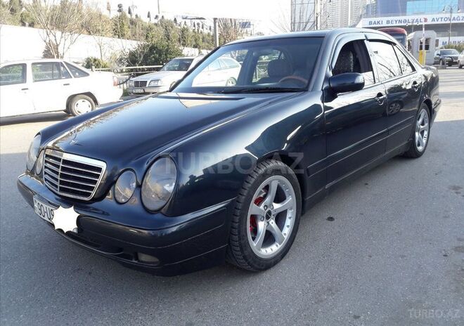 Mercedes E 220 2000, 271,500 km - 2.2 l - Bakı