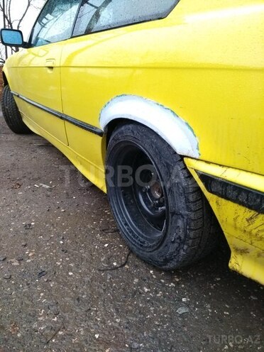 BMW 320 1993, 984,566 km - 0.2 l - Quba