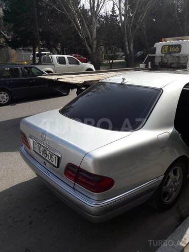 Mercedes E 280 1999, 330,000 km - 2.8 l - Bakı