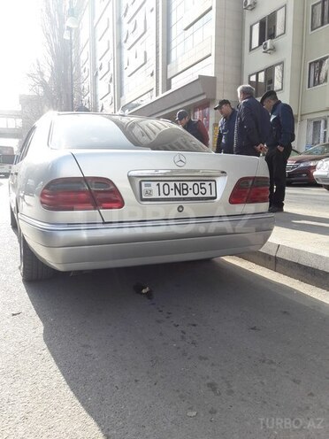 Mercedes E 280 1999, 330,000 km - 2.8 l - Bakı