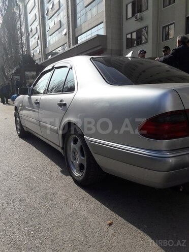 Mercedes E 280 1999, 330,000 km - 2.8 l - Bakı