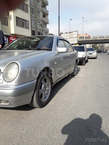 Mercedes E 280 1999, 330,000 km - 2.8 l - Bakı
