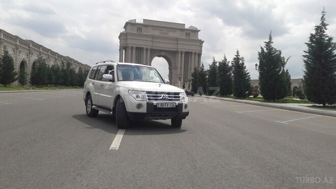 Mitsubishi Pajero 2009, 125,000 km - 3.0 l - Bakı