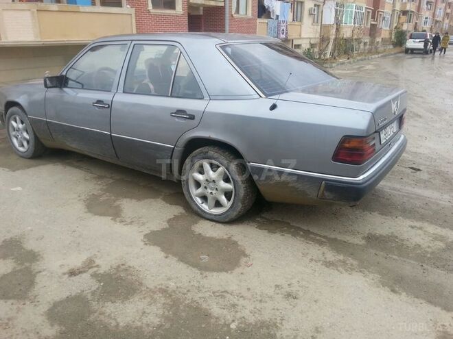Mercedes E 200 1989, 258,000 km - 2.0 l - Bakı