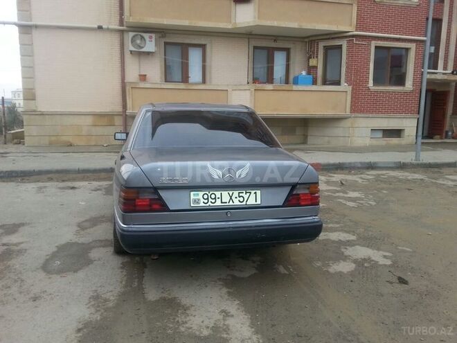 Mercedes E 200 1989, 258,000 km - 2.0 l - Bakı