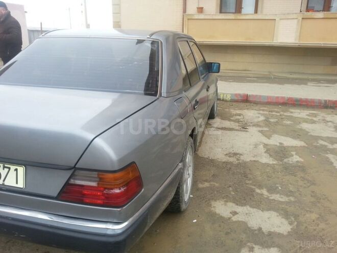 Mercedes E 200 1989, 258,000 km - 2.0 l - Bakı