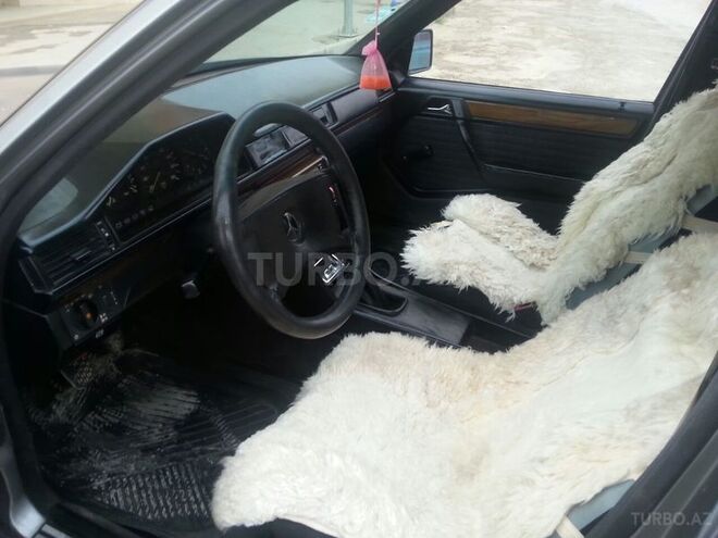 Mercedes E 200 1989, 258,000 km - 2.0 l - Bakı