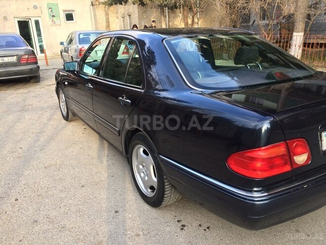 Mercedes E 230 1995, 290,000 km - 2.3 л - Bakı