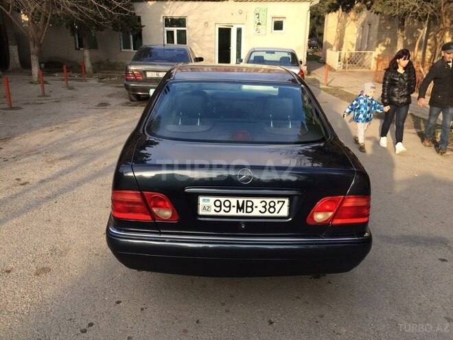 Mercedes E 230 1995, 290,000 km - 2.3 л - Bakı