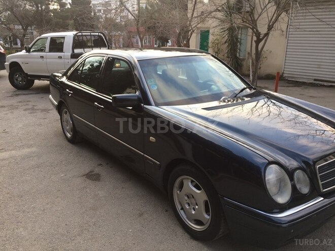 Mercedes E 230 1995, 290,000 km - 2.3 л - Bakı