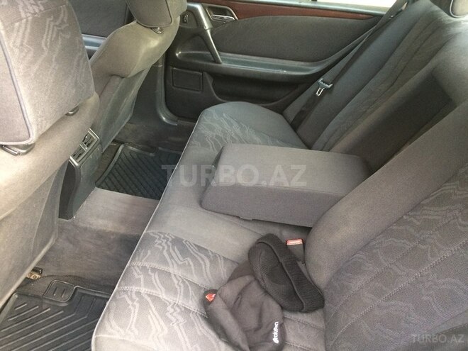 Mercedes E 230 1995, 290,000 km - 2.3 л - Bakı