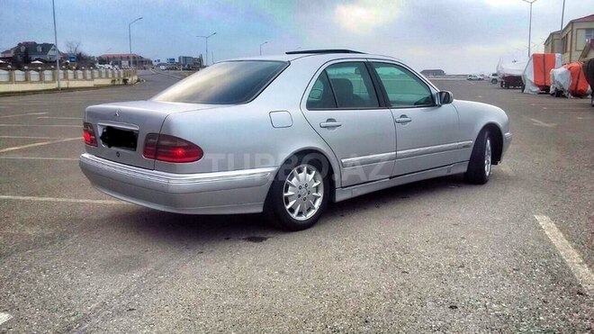 Mercedes E 220 2000, 319,456 km - 2.2 l - Xırdalan