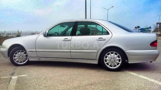 Mercedes E 220 2000, 319,456 km - 2.2 l - Xırdalan