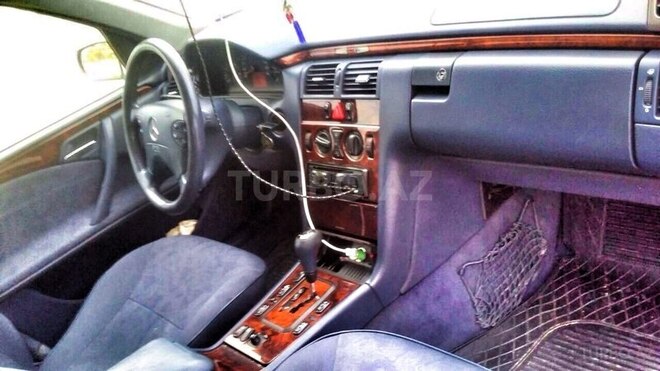Mercedes E 220 2000, 319,456 km - 2.2 l - Xırdalan