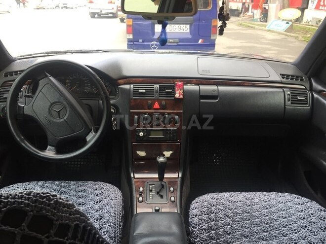 Mercedes E 230 1997, 250,000 km - 2.3 l - Bakı