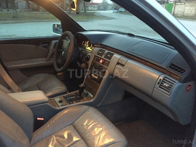 Mercedes E 320 1997, 193,000 km - 3.2 l - Sumqayıt