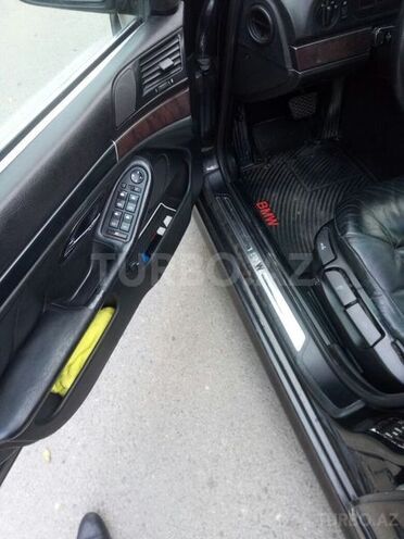 BMW 525 2001, 385,000 km - 2.5 l - Sumqayıt
