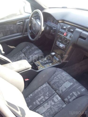 Mercedes E 240 1998, 2,900 km - 0.3 l - Gəncə