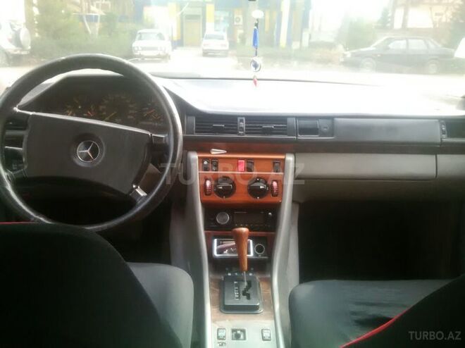 Mercedes E 300 1989, 311,111 km - 0.3 l - Biləsuvar