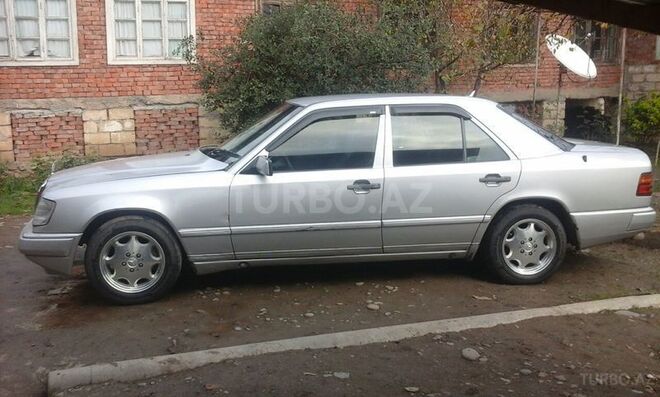 Mercedes E 300 1987, 218,000 km - 3.0 l - Bakı