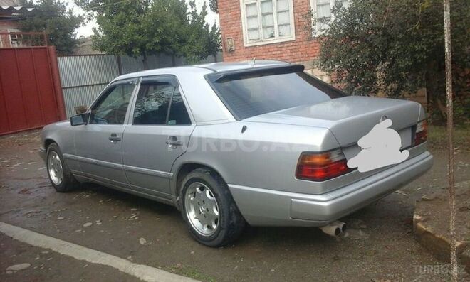 Mercedes E 300 1987, 218,000 km - 3.0 l - Bakı