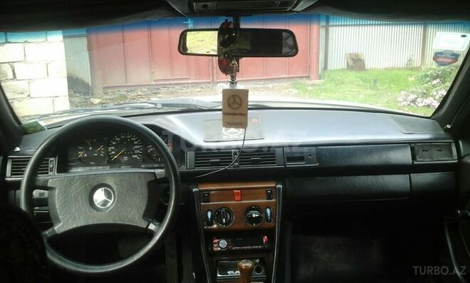Mercedes E 300 1987, 218,000 km - 3.0 l - Bakı