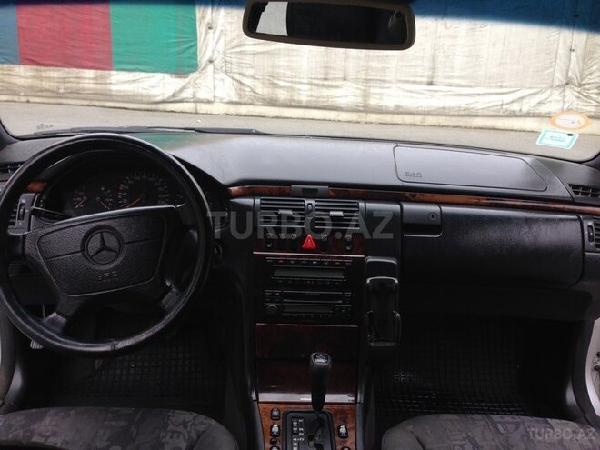 Mercedes E 240 1998, 257,000 km - 2.4 l - Bakı