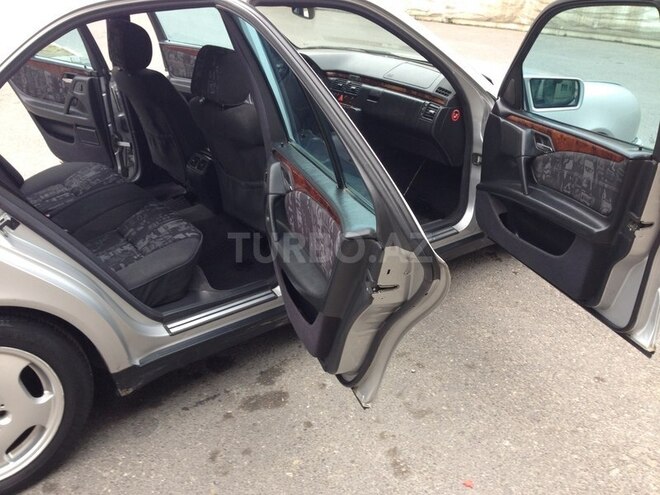Mercedes E 240 1998, 257,000 km - 2.4 l - Bakı