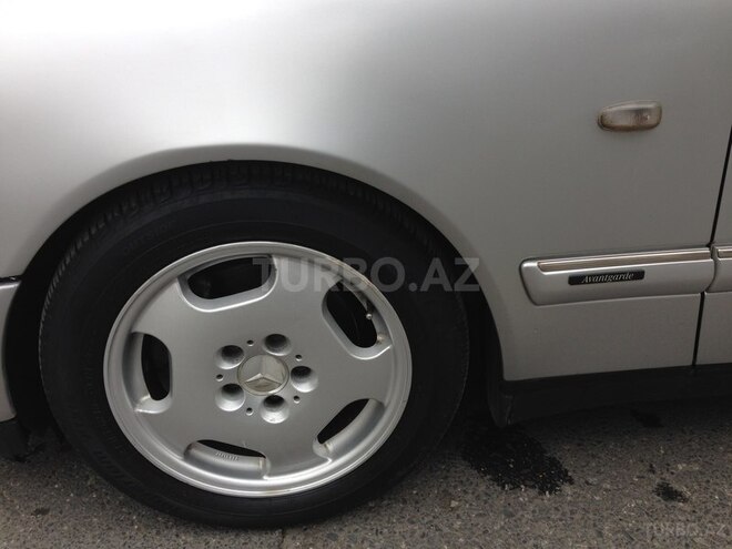 Mercedes E 240 1998, 257,000 km - 2.4 l - Bakı