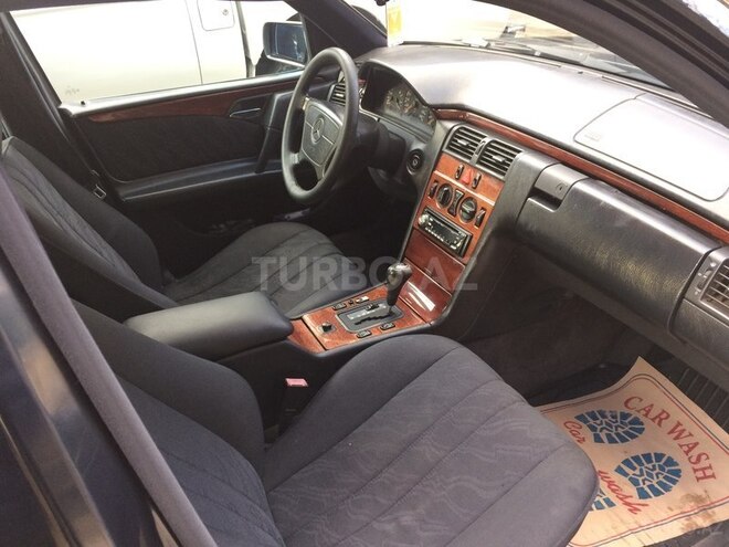 Mercedes E 230 1996, 290,000 km - 2.3 л - Bakı