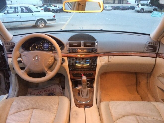 Mercedes E 320 2003, 218,000 km - 3.2 l - Sumqayıt