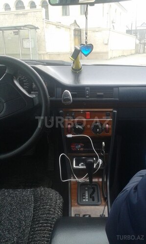 Mercedes E 220 1993, 248,630 km - 2.2 l - Bakı