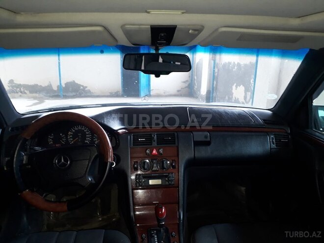 Mercedes E 320 1997, 271,245 km - 3.2 l - Beyləqan