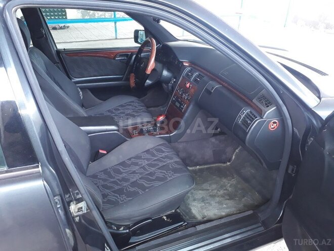 Mercedes E 320 1997, 271,245 km - 3.2 l - Beyləqan