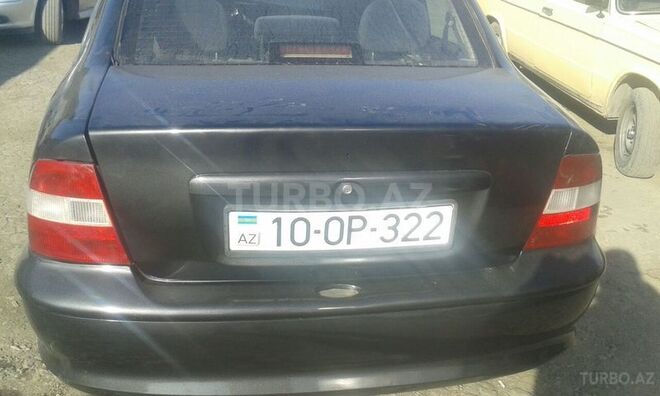 Opel Vectra 1996, 233,000 km - 1.6 л - Gəncə